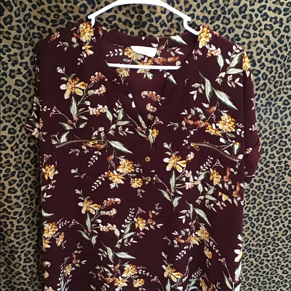 Flowered top. Plus. Maroon